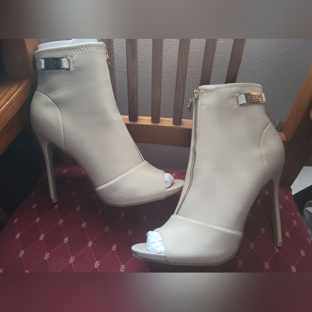 Guess Miranda Bootie - Cream, Sz: 10